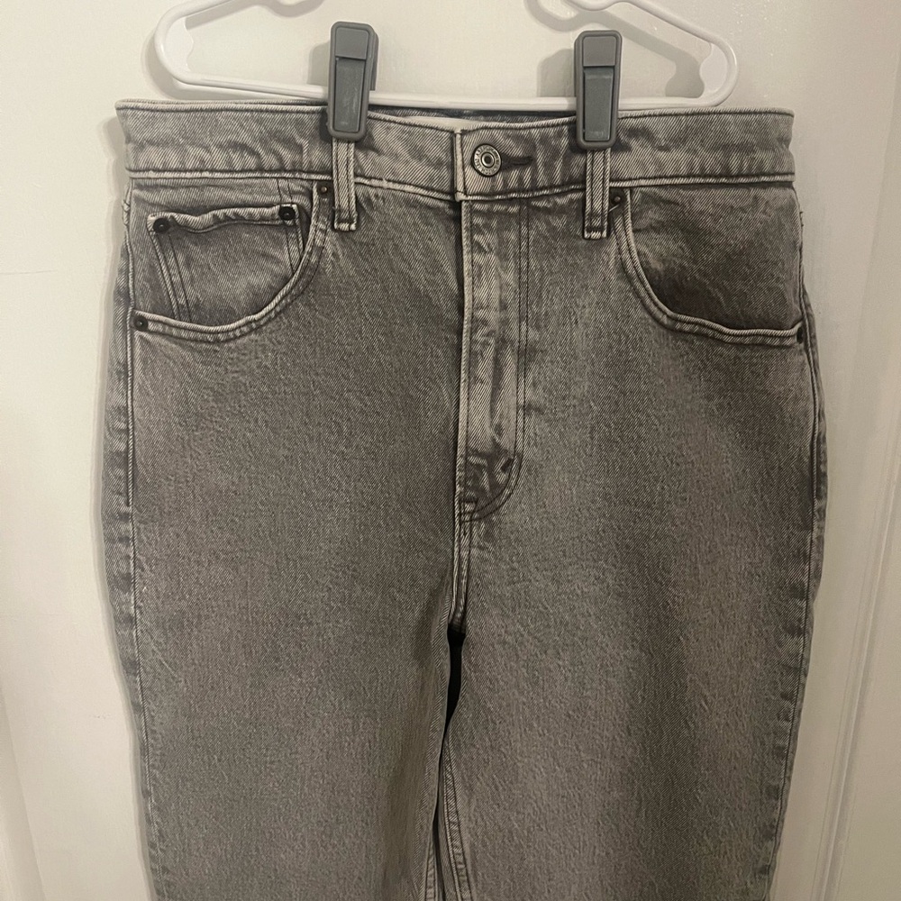 NWOT Abercrombie Ultra High Rise 90s Straight Gray Denim Jeans